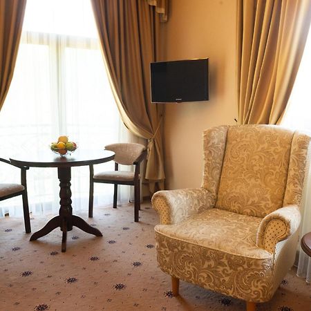 Grand Hotel Pylypets Fülöpfalva Kültér fotó