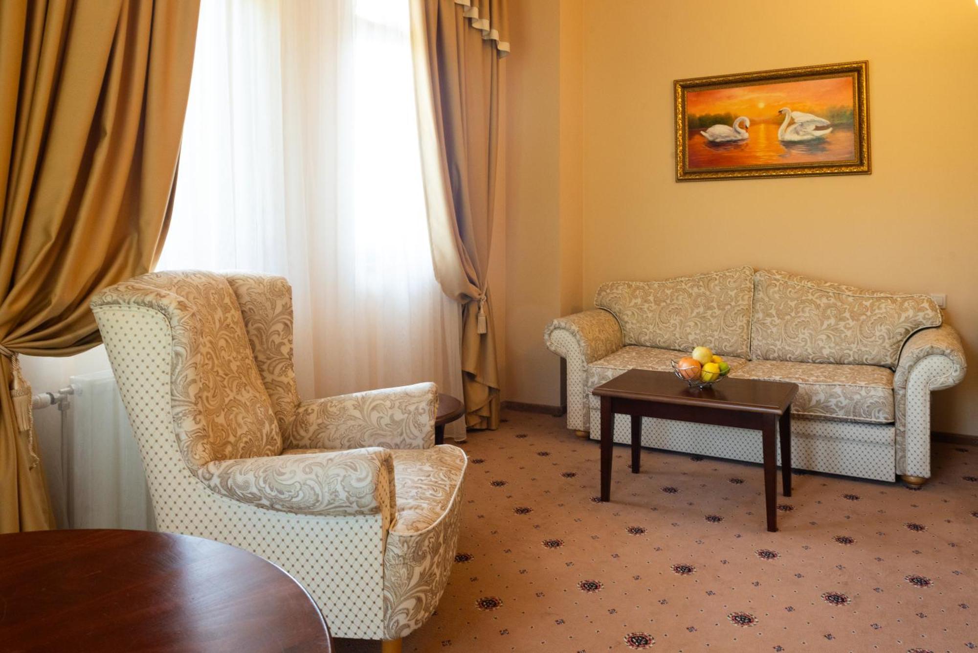 Grand Hotel Pylypets Fülöpfalva Kültér fotó