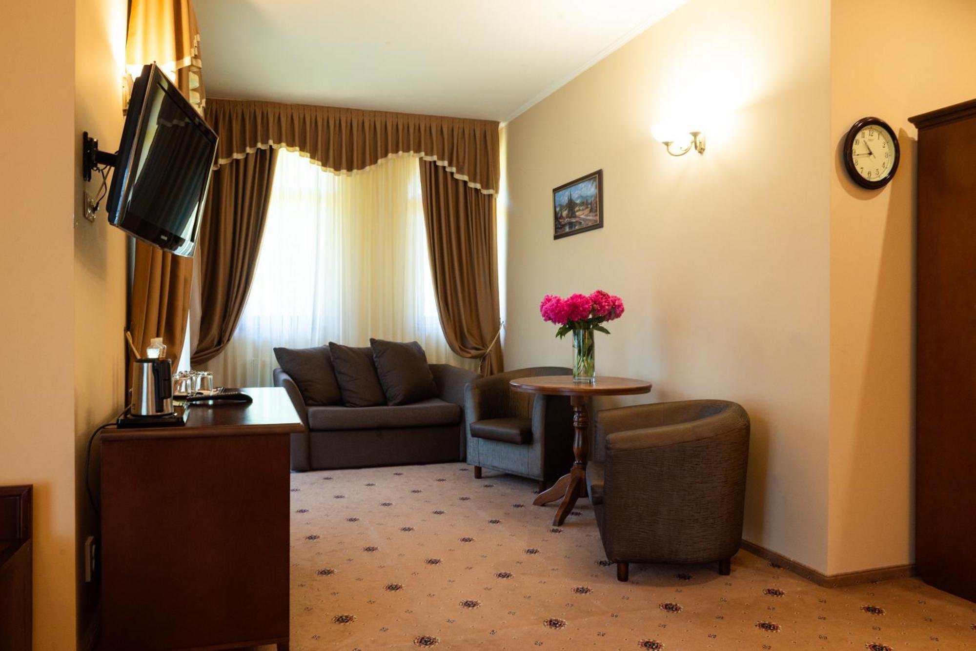 Grand Hotel Pylypets Fülöpfalva Kültér fotó